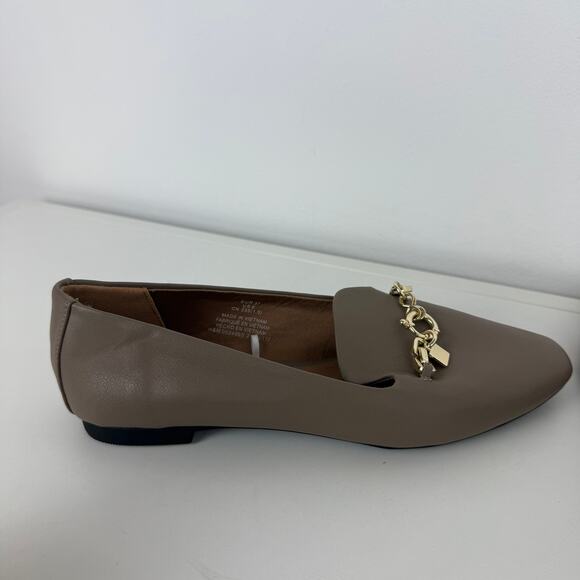 H&M Womens Gold Chain Accent Almond Toe Taupe Flat Slip-On Loafers Neutral 6 - Picture 6 of 8